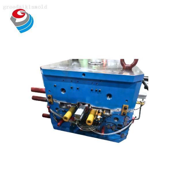 Moulage par injection de bouche de cloche 