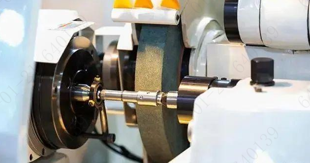 Meulage dans la technologie de traitement des moules